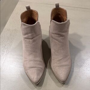 Universal Thread Women's Taupe Ankle Booties